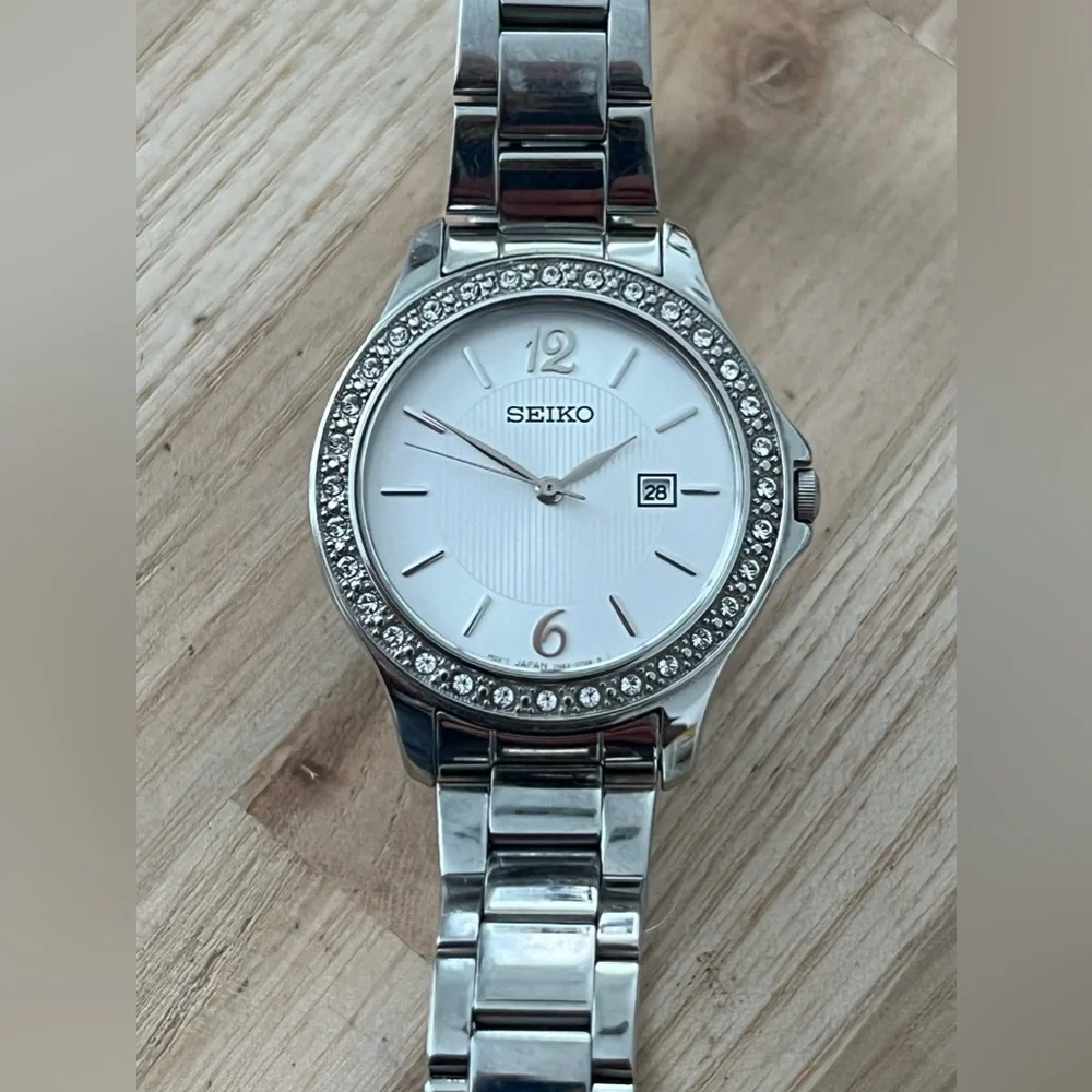 Seiko Ladies Watch Crystals Stainless Bracelet Dial Hands Date Window
